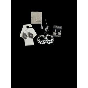 5 pairs of earrings